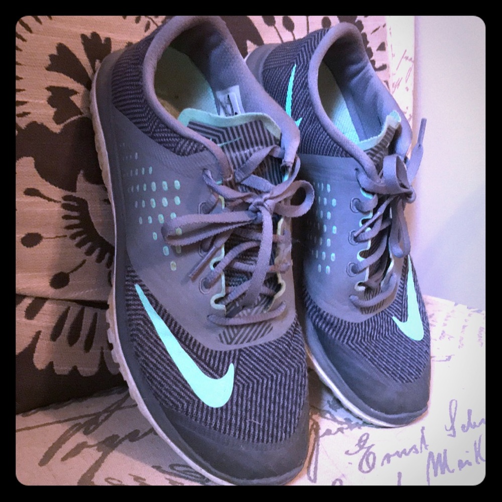 Nike tennis shoes